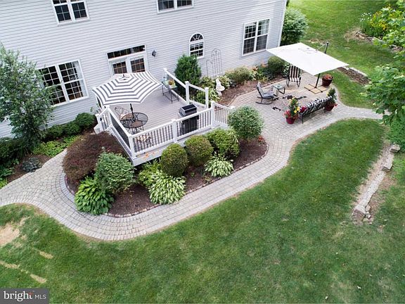 5th image of 107 Wooded Acres Ln