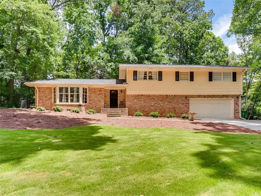 3639 Embry Cir photo 1