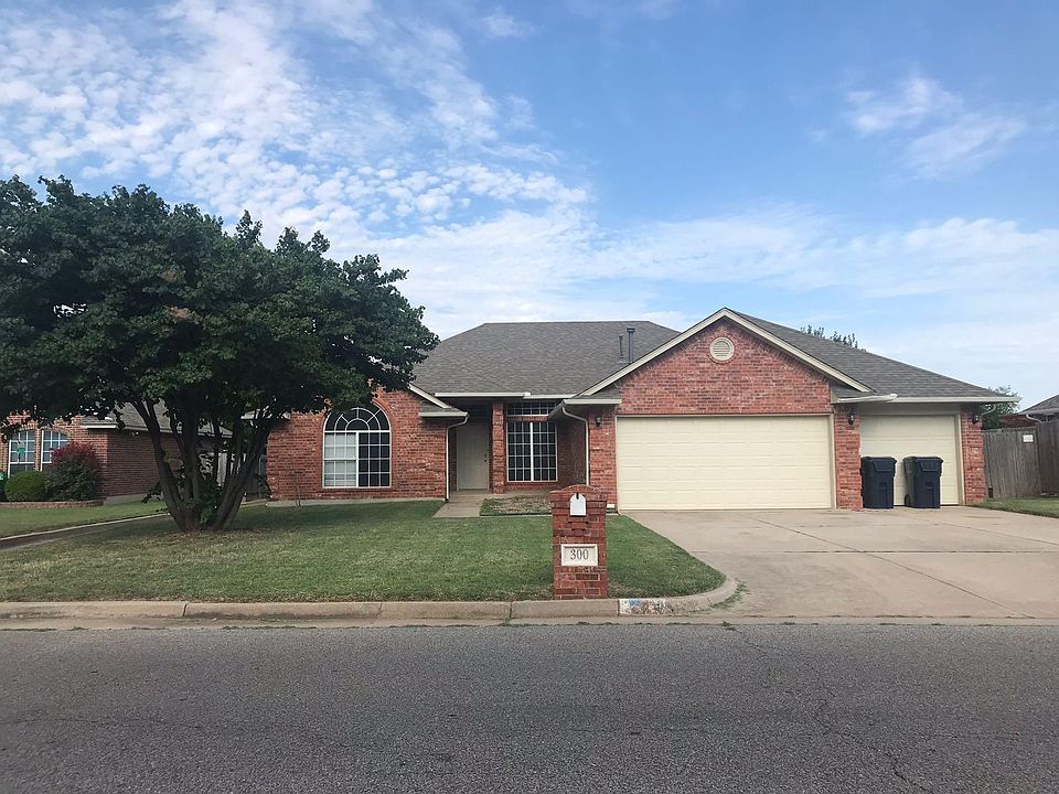 1st image of 300 Westridge Dr
