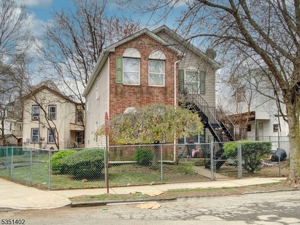 17 Holsman St, Paterson City, NJ 07522