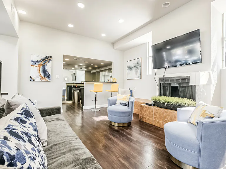Turtle Pointe Apartments — Photo 35
