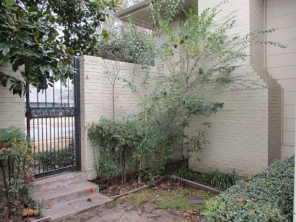 2nd image of 1705 Park St