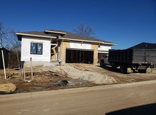 22100 W 93rd Ter, Lenexa, KS 66220