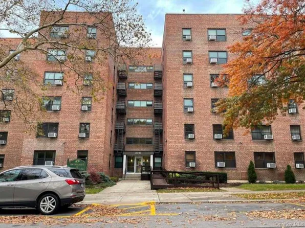 213-05 75th Avenue #5M, Oakland Gardens, NY 11364
