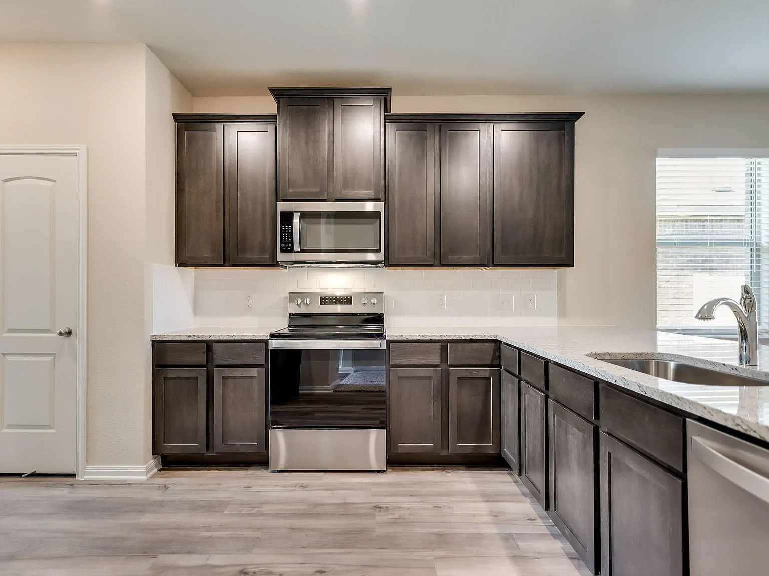 3 bed, 1619 sqft, $2,095 — Photo 3