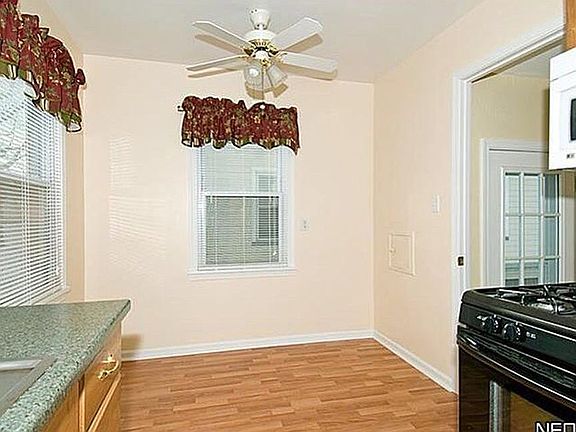 4th image of 1012 Hillsdale Ave
