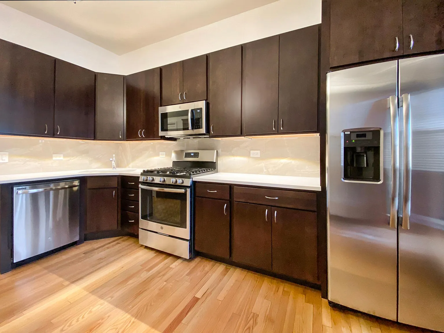 3 bed, $4,200 — Photo 3