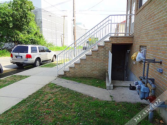 3rd image of 2901 Grace Ave