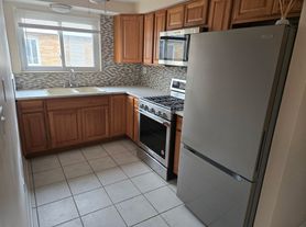 5568 S Archer Ave, Chicago, IL