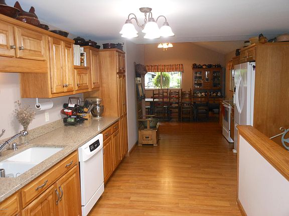 3rd image of 312 Fisher Ct