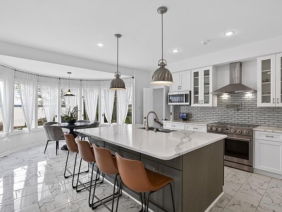 3rd image of 118 Sleepy Point Way