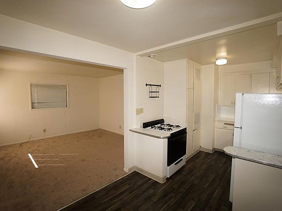 3rd image of 2122 Cable St