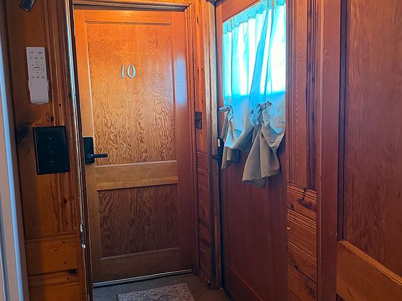 5th image of 811 Caribou St #11