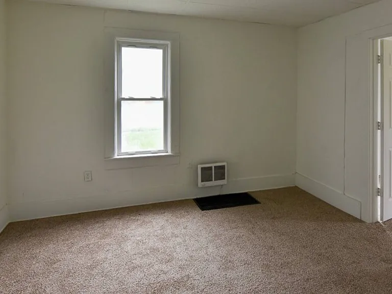 302 Wooster Rd N — Photo 3