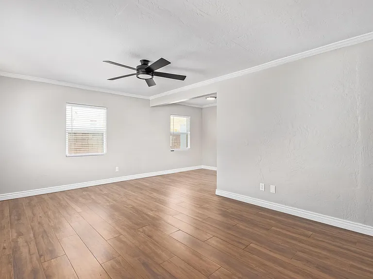 527 E Whitton Ave — Photo 9