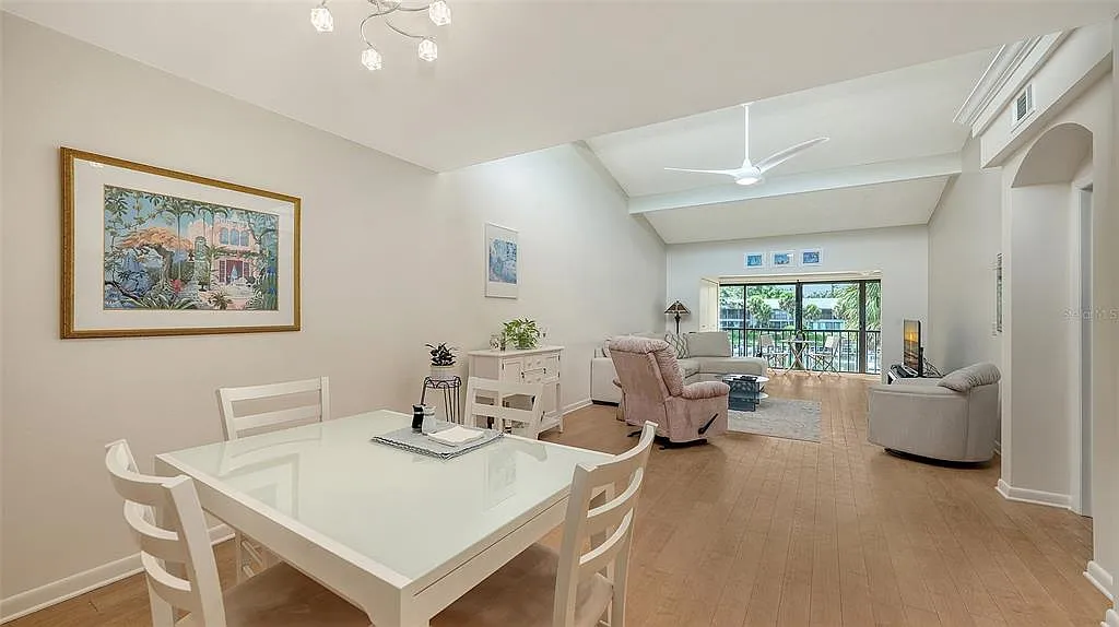 2 bed, 2.0 bath, 1400 sqft, $2,500 — Photo 3