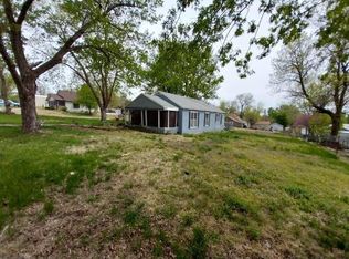 1230 Grant Ave, Clay Center, KS 67432