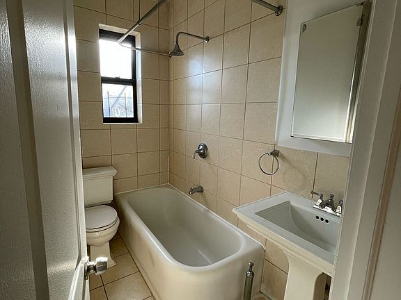 3rd image of 2908 31st Ave APT E4