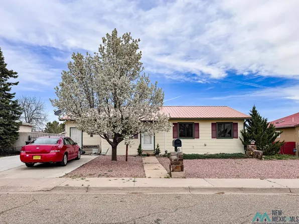 520 Christine Dr, Las Vegas, NM 87701