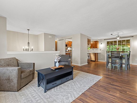 3rd image of 2216 Janes Ln