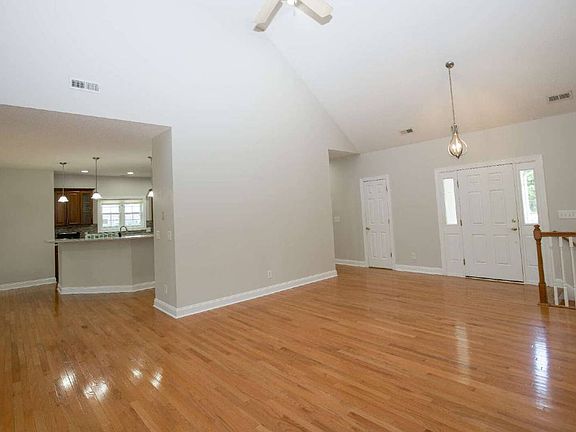 5th image of 108 Fawnwood Dr