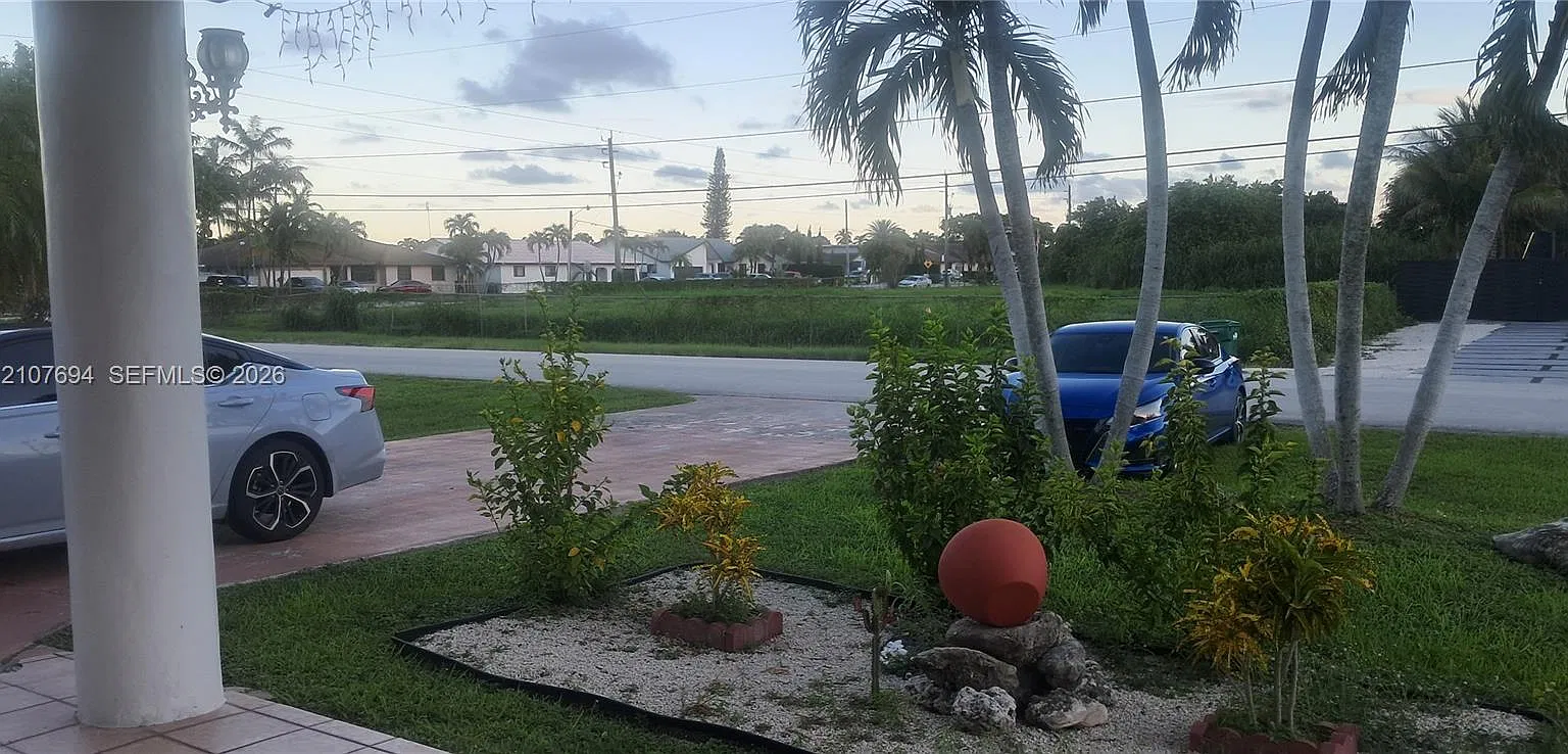 3 bed, 2.0 bath, $3,800 — Photo 3