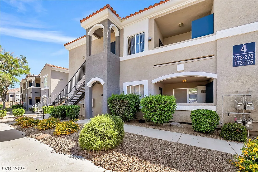3 bed, 2.0 bath, 1188 sqft, $1,600 — Photo 2