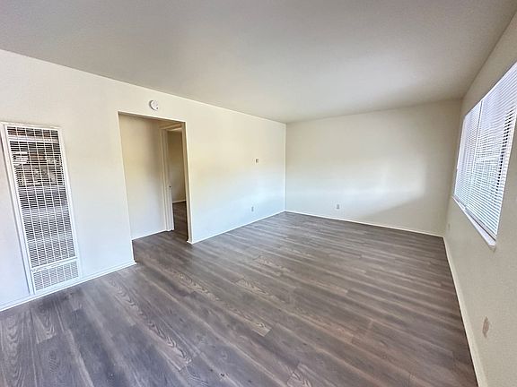 4th image of 662 Chestnut St APT 4