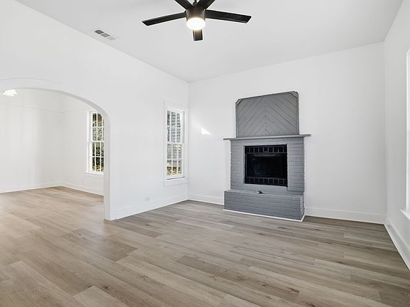 3rd image of 604 E Morton St