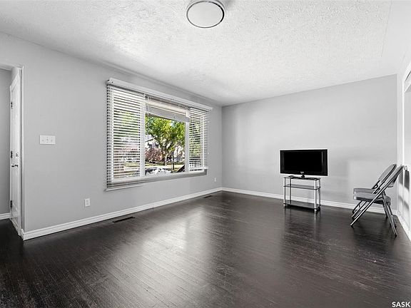 4th image of 1321 Victoria AVENUE