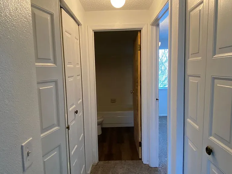 423 E Dunn St — Photo 5