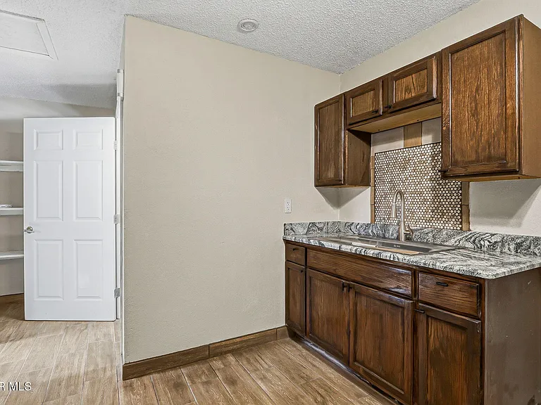 2624 Lake Victoria Dr #B — Photo 15