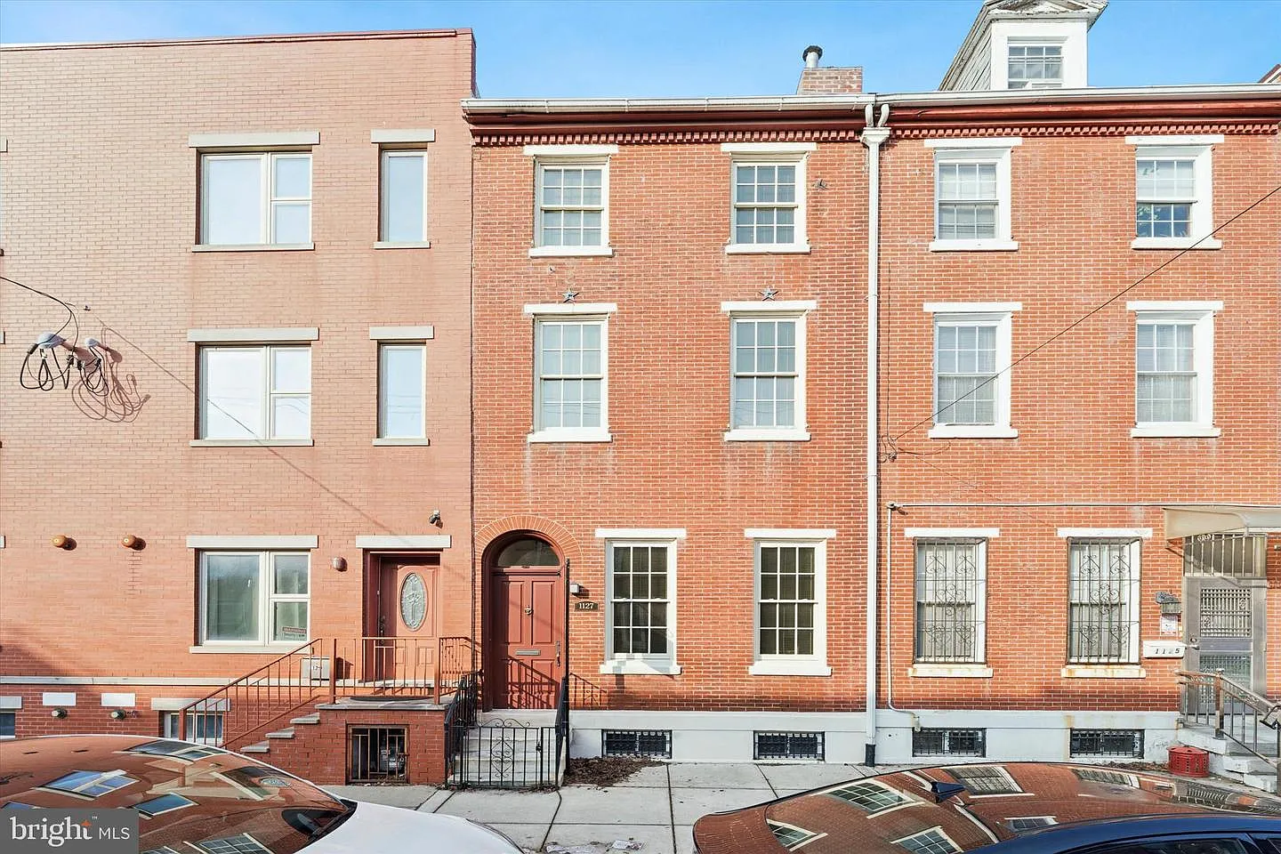 1127 Green St photo 1