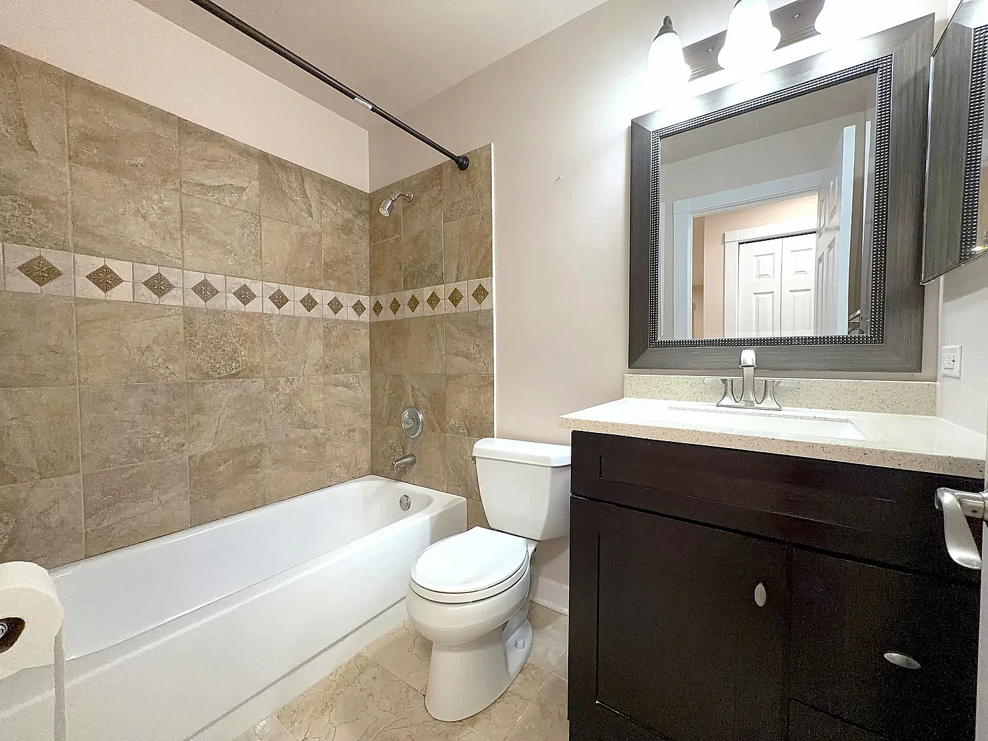 3 bed, 1300 sqft, $2,700 — Photo 4