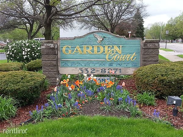 Entrance on Kennett Rd.