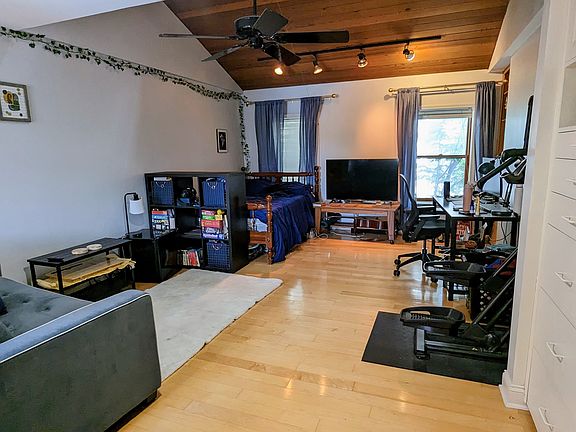 2nd image of 1032 Brandywine St