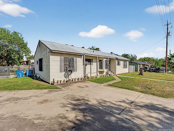 3rd image of 808 N Adams