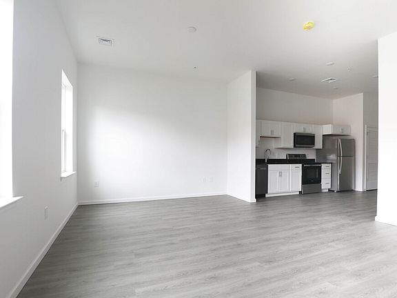 4th image of 224 N Front St Unit 313