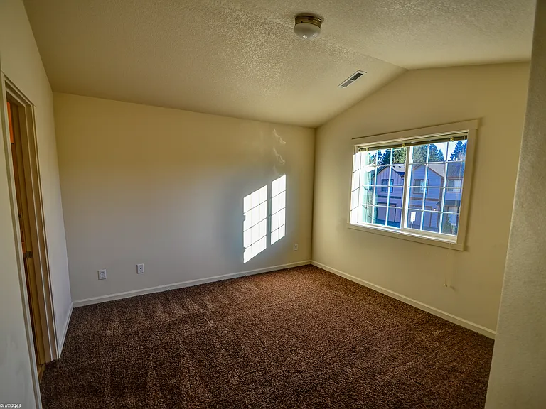 9500 NE 72nd St #1 — Photo 8