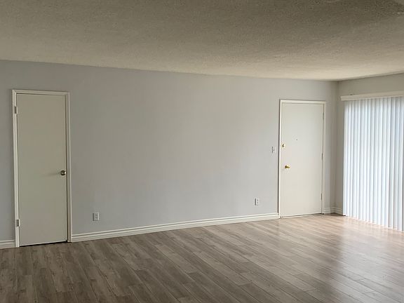 4th image of 13120 Moorpark St #2