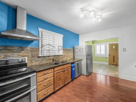 5th image of 662 E Redondo Ave