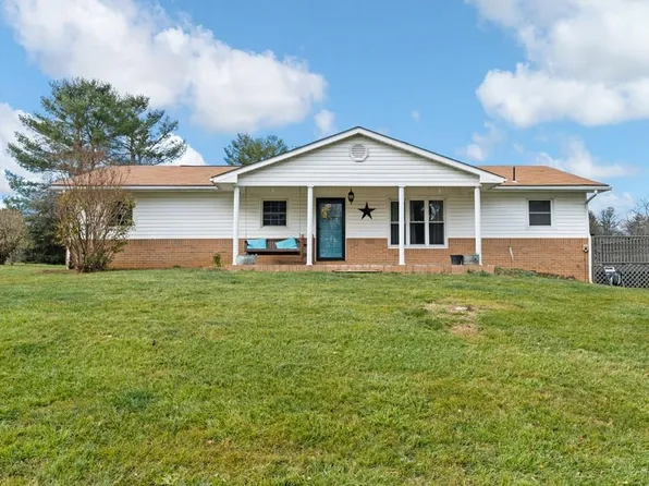 272 Gladeview Dr, Fries, VA 24330