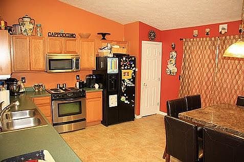 4th image of 2949 Creekside Dr