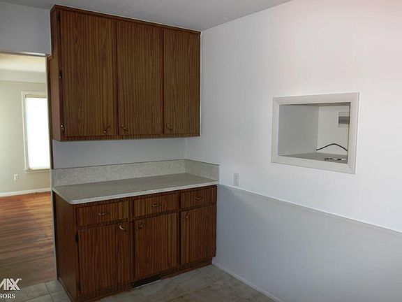 4th image of 22942 Playview St