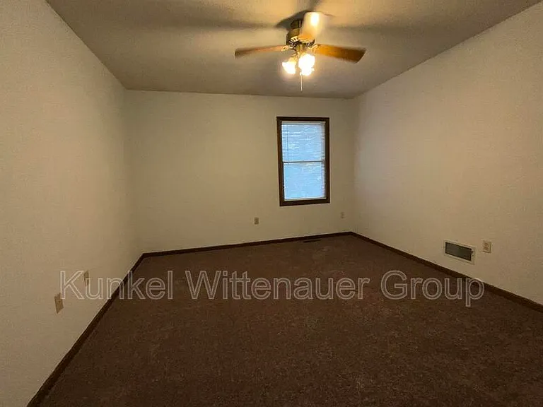 2020 Greenbrier Dr — Photo 26