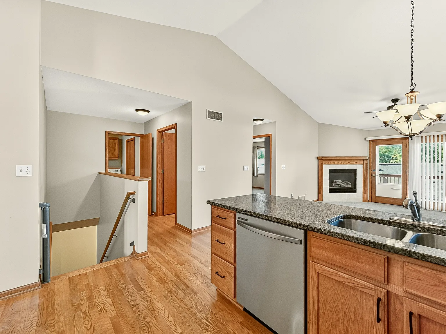 2 bed, 2152 sqft, $2,100 — Photo 3
