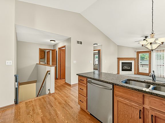 3rd image of 1269 Sundance Ct NE