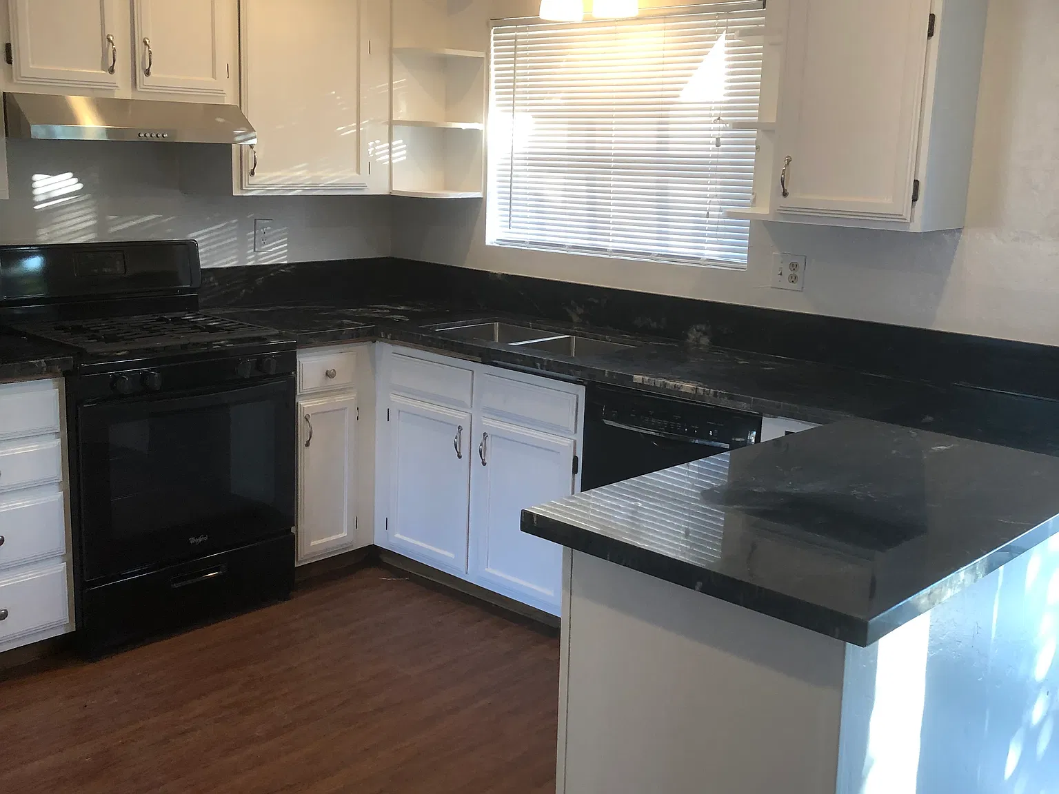 3 bed, 1063 sqft, $3,450 — Photo 4