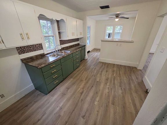 4th image of 318 W 4th St