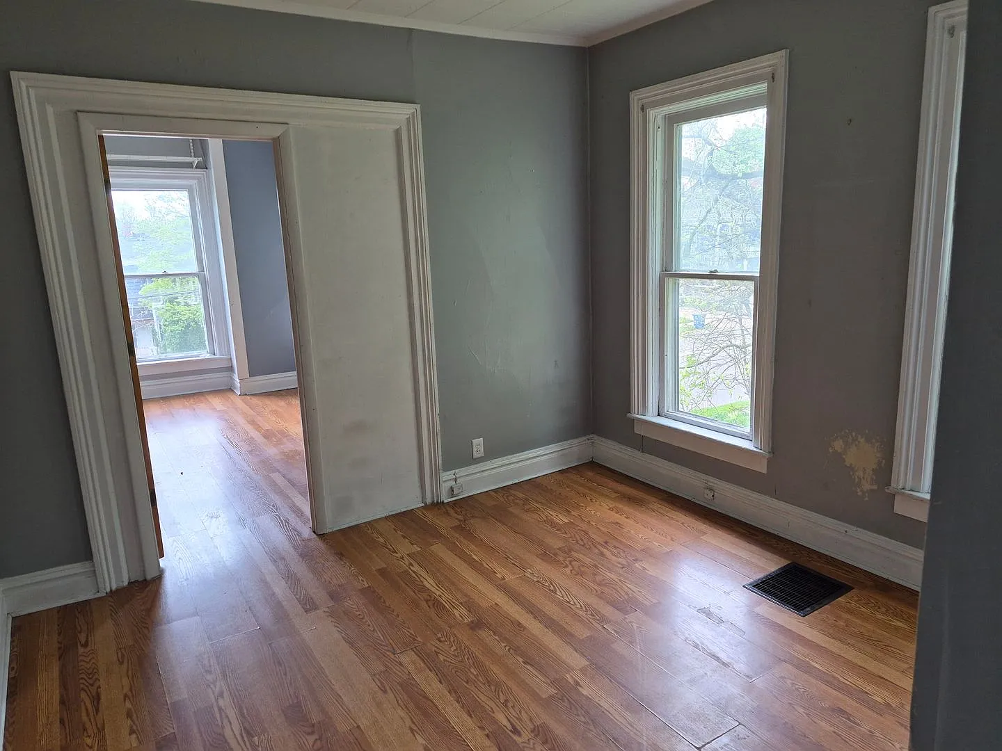 227 Douglas — Photo 4